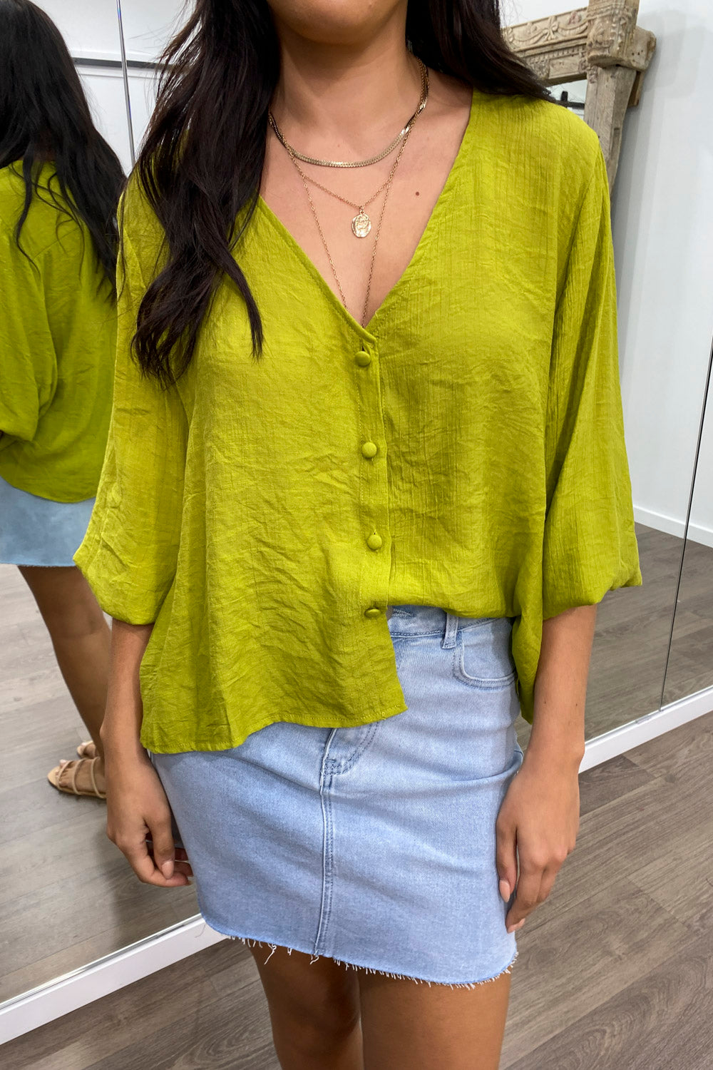 Mia | Timeless V-Neck Shirt