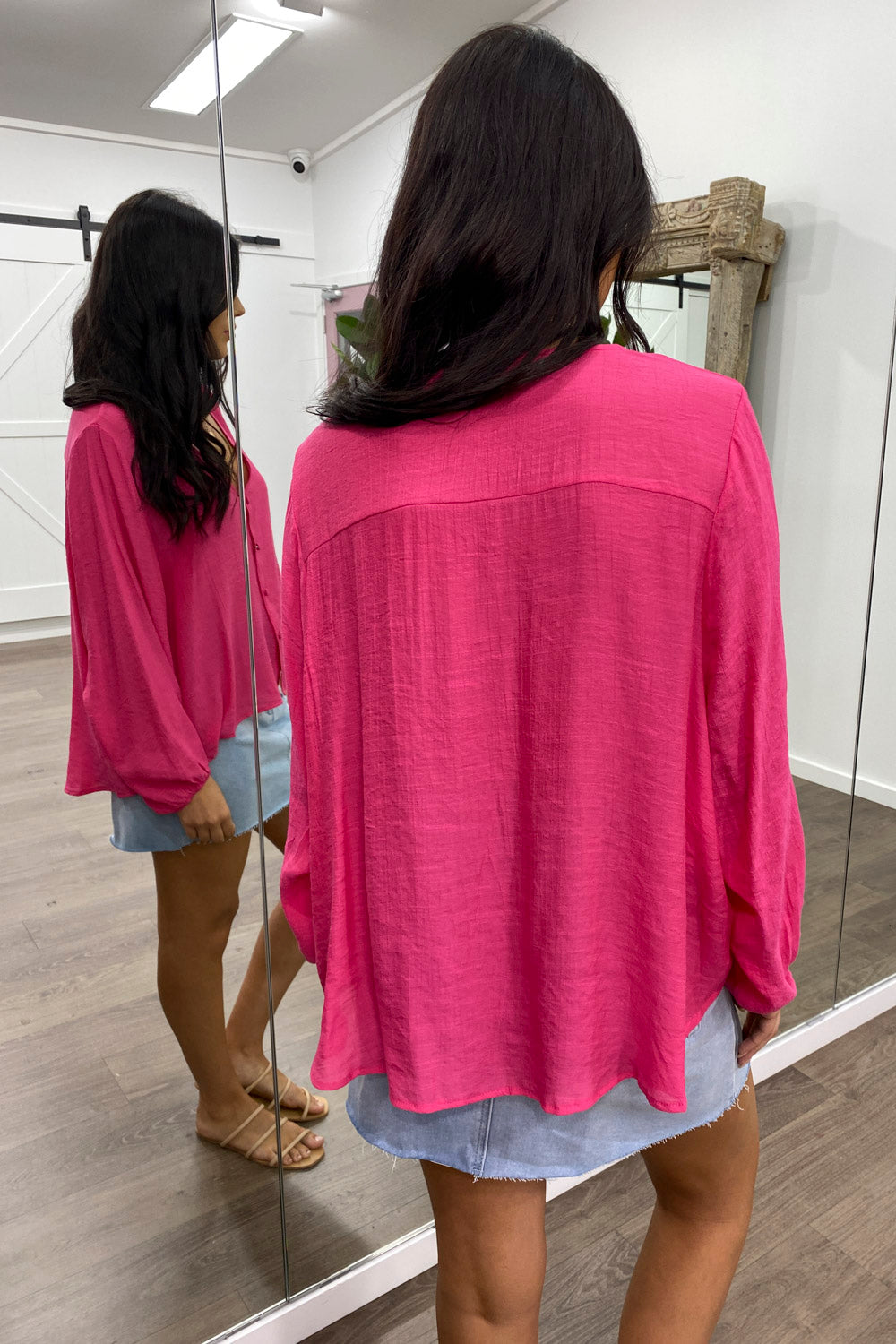 Mia | Timeless V-Neck Shirt