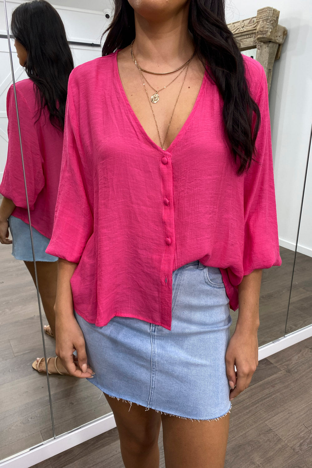 Mia | Timeless V-Neck Shirt