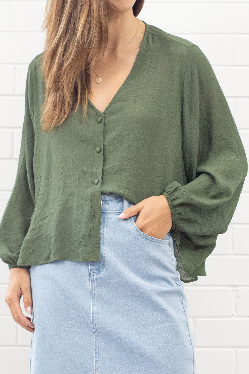 Mia | Timeless V-Neck Shirt