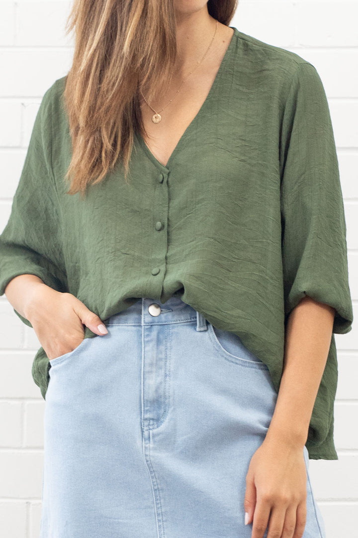 Mia | Timeless V-Neck Shirt