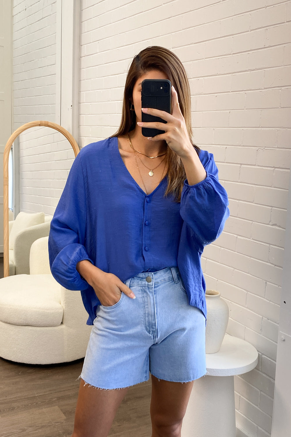 Mia | Timeless V-Neck Shirt