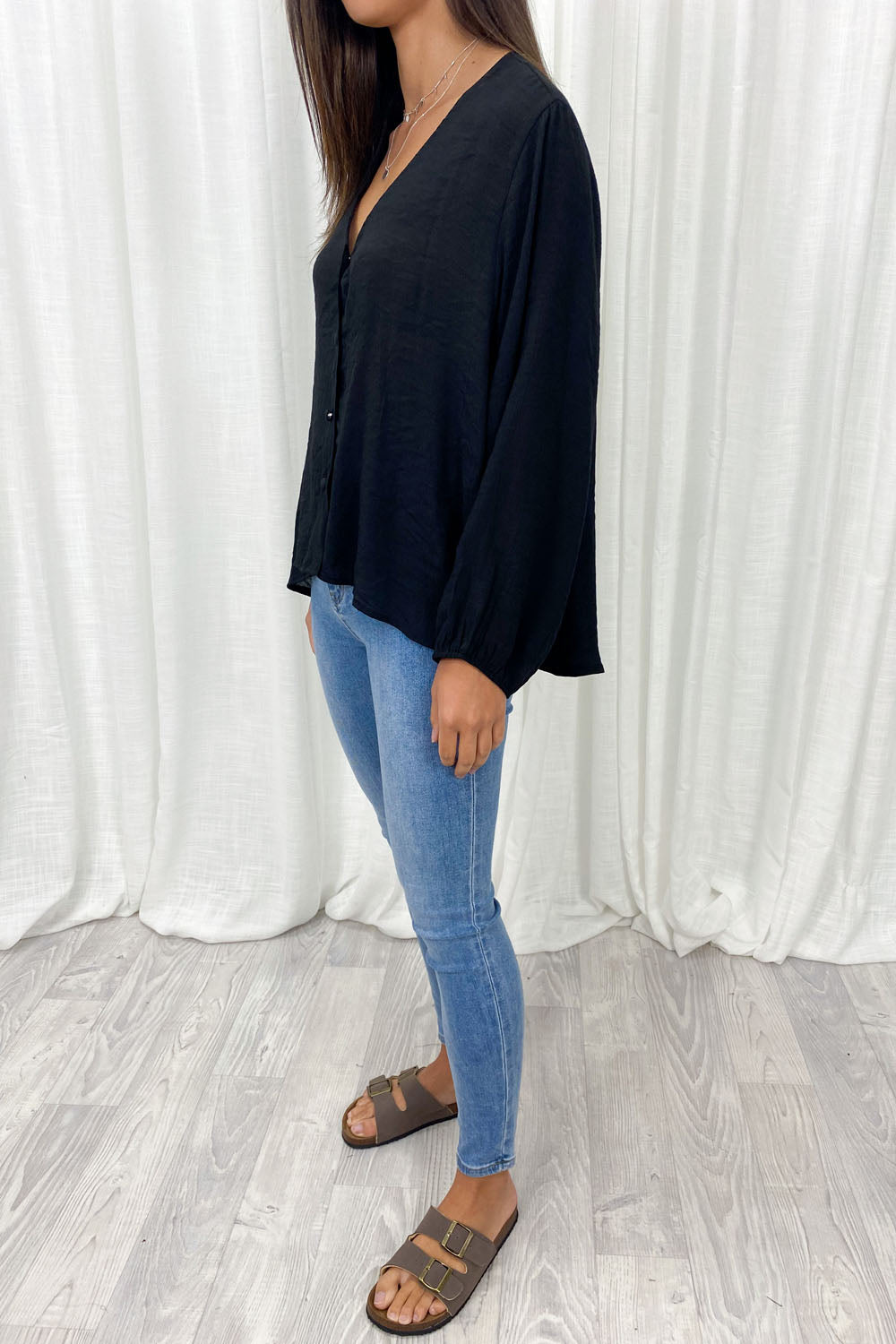 Mia | Timeless V-Neck Shirt