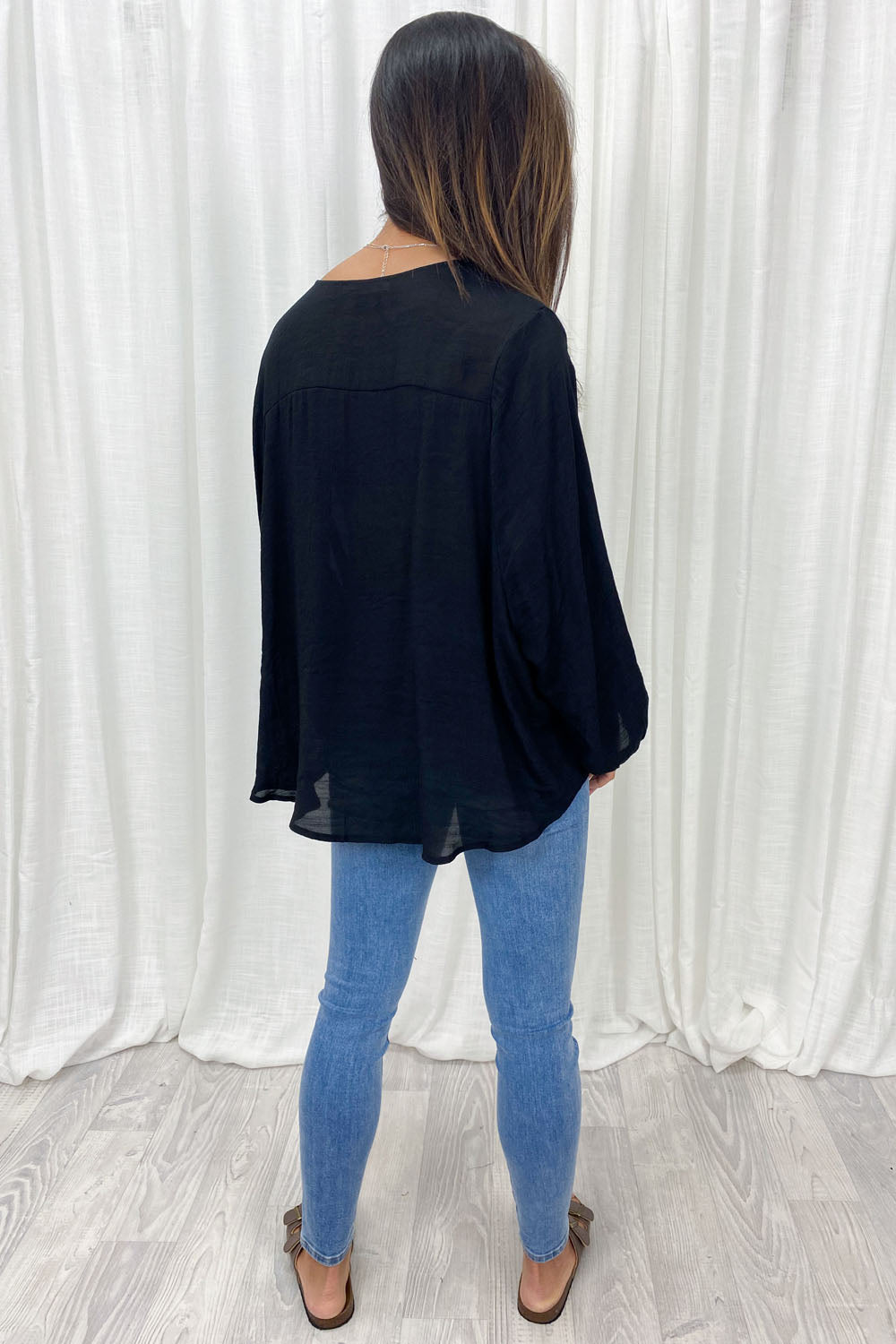 Mia | Timeless V-Neck Shirt