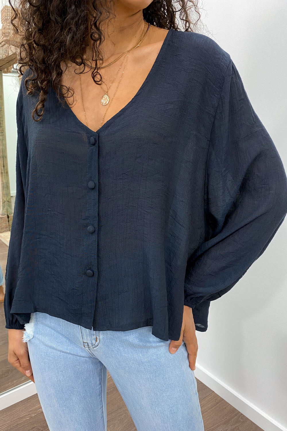 Mia | Timeless V-Neck Shirt