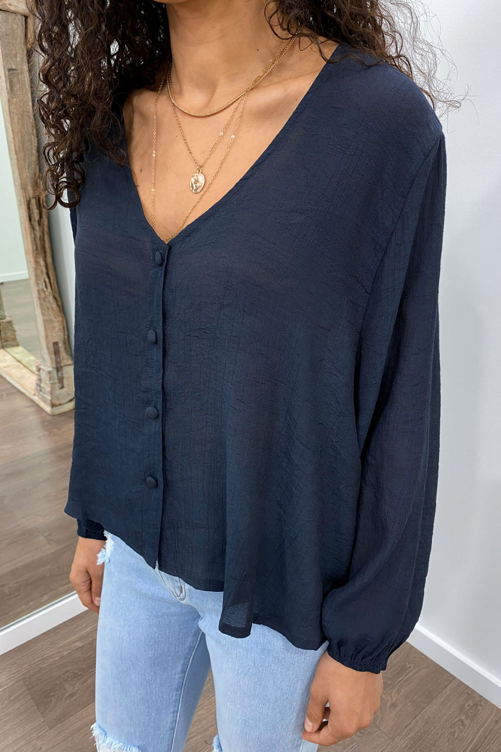 Mia | Timeless V-Neck Shirt