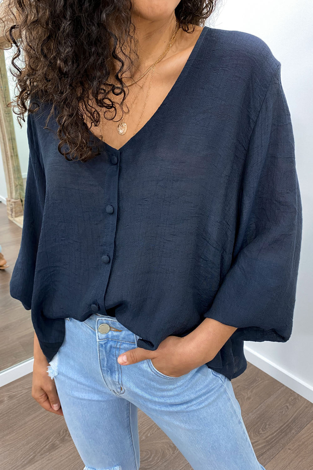 Mia | Timeless V-Neck Shirt