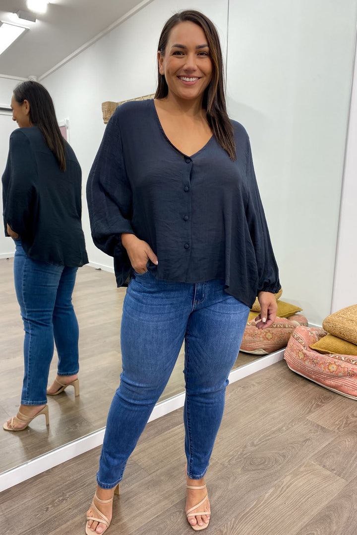 Mia | Timeless V-Neck Shirt