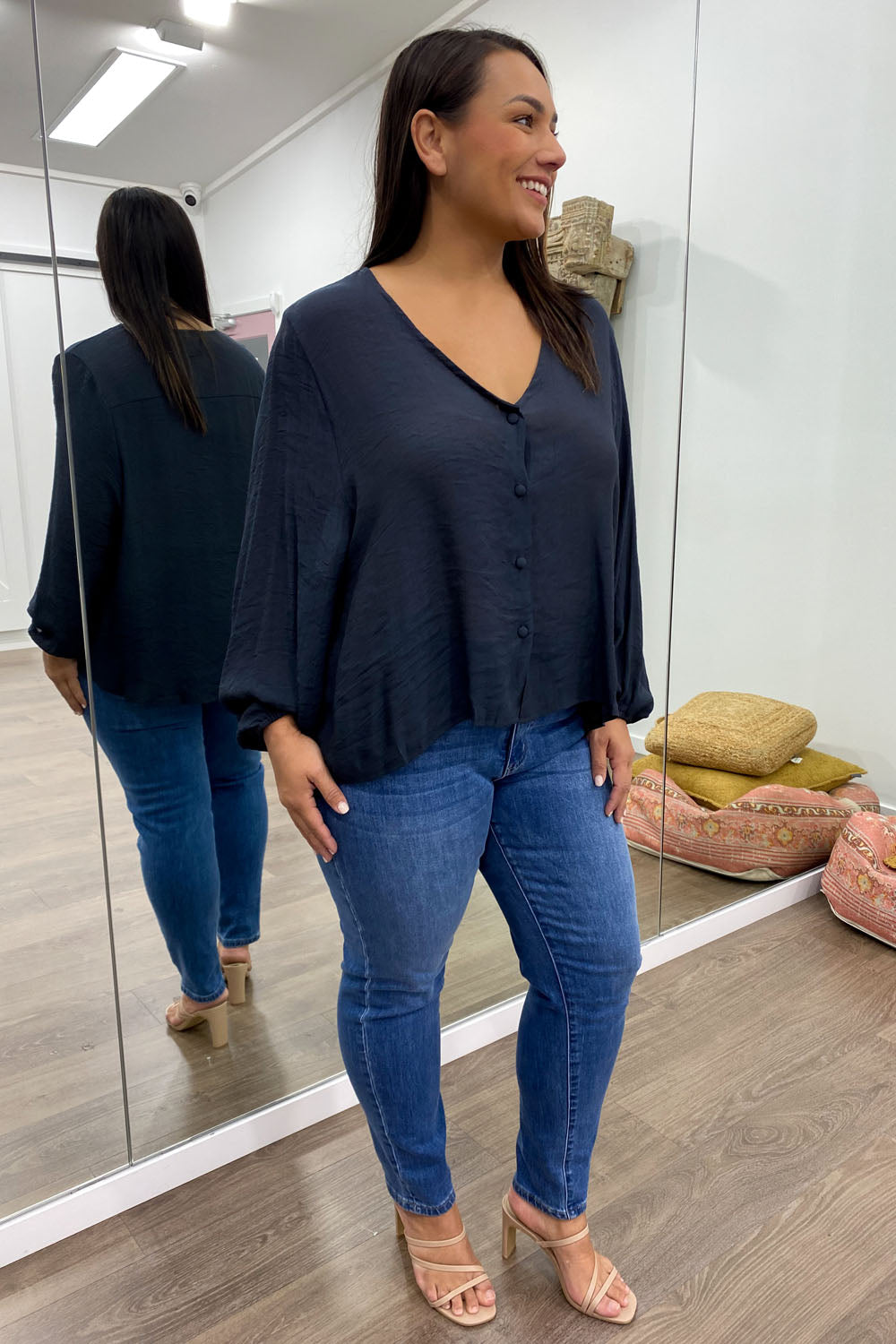 Mia | Timeless V-Neck Shirt