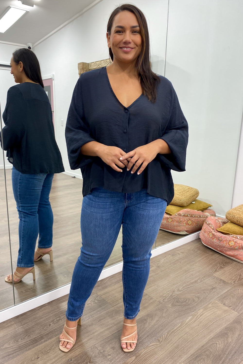 Mia | Timeless V-Neck Shirt