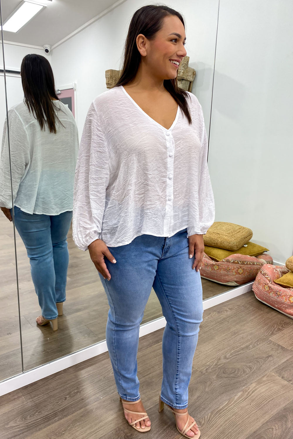 Mia | Timeless V-Neck Shirt