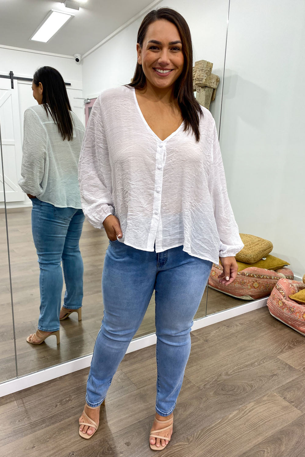 Mia | Timeless V-Neck Shirt