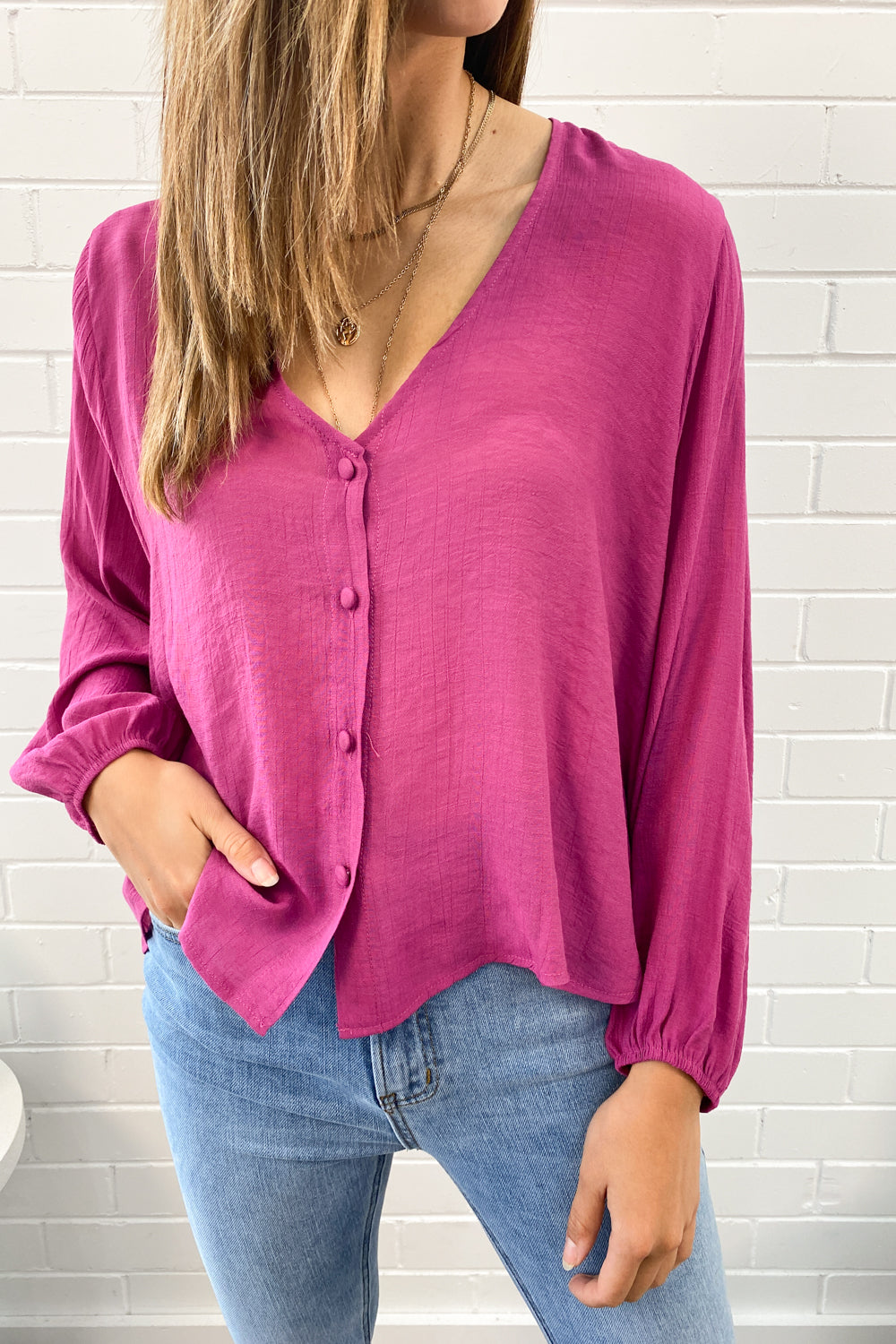 Mia | Timeless V-Neck Shirt