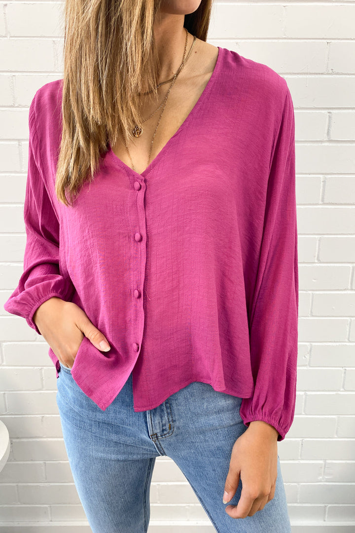 Mia | Timeless V-Neck Shirt