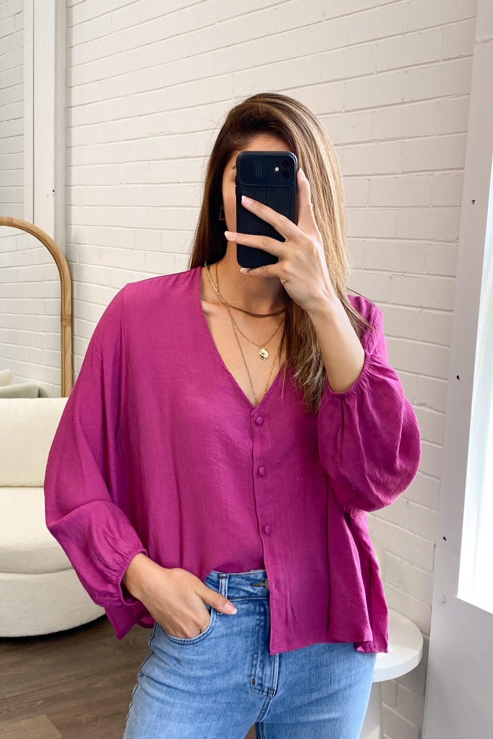 Mia | Timeless V-Neck Shirt