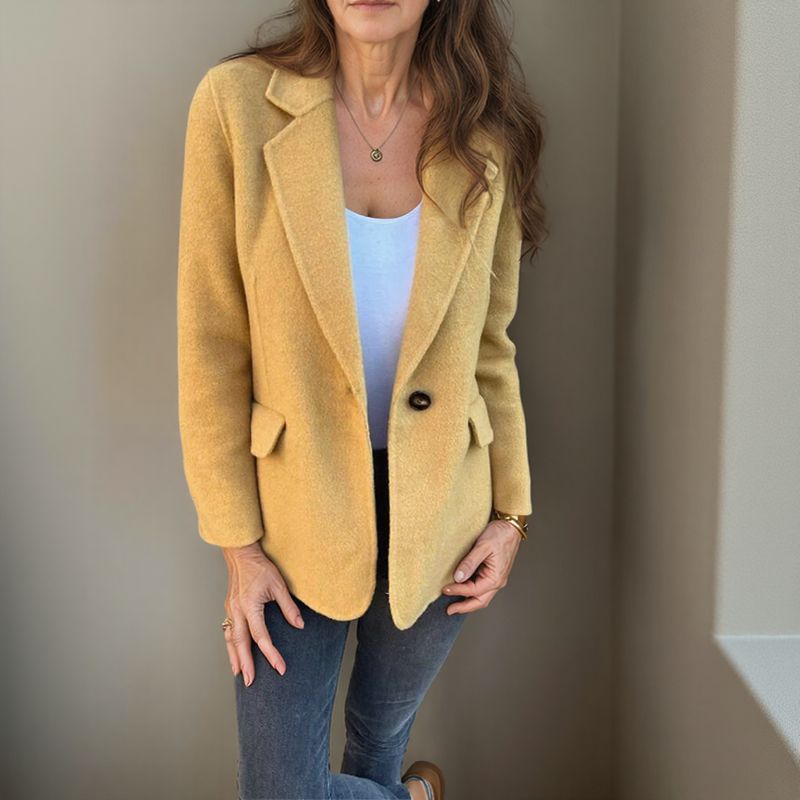 Yassie | Stylish Women’s Blazer